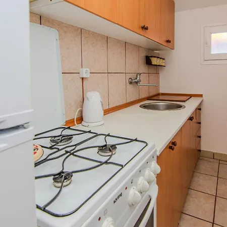 Apartment In Otok With Wifi