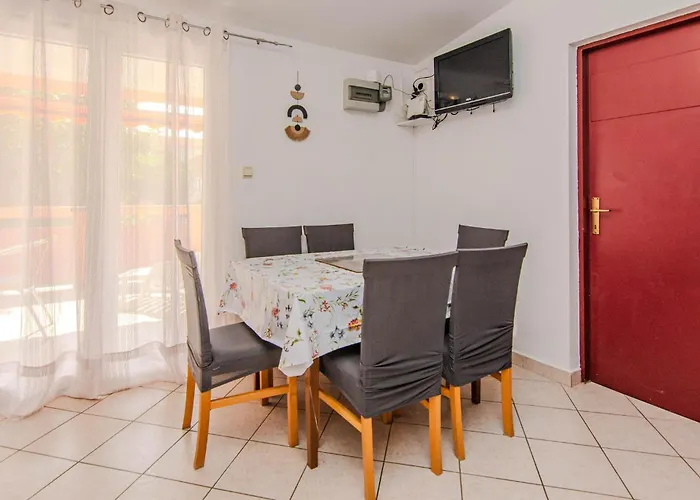 Appartamento In Otok With Wifi Vir