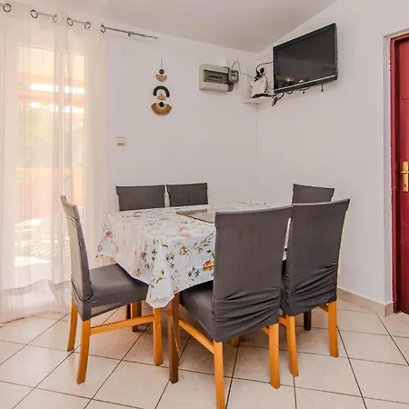 Apartman In Otok With Wifi Vir