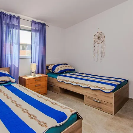 Apartman In Otok With Wifi Vir