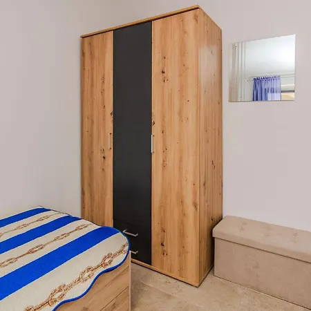 Apartman In Otok With Wifi *
