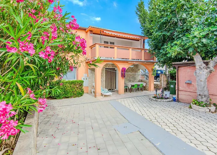 Apartman In Otok With Wifi Vir